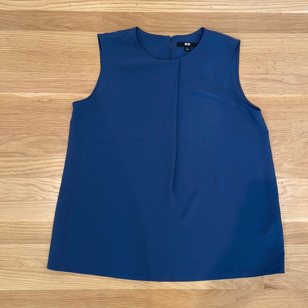 Uniqlo blue sleeveless blouse, size small
